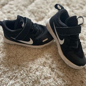 Nike•Flex•Black & White•Size 9C• Tennis shoes